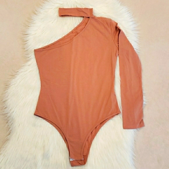 New Choker and Cold Shoulder Assymetric Bodysuit - Picture 4 of 8
